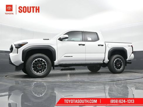 Used 2024 Toyota Tacoma TRD Off-Road w/ TRD Off Road Upgrade Package AWD/4WD image 46