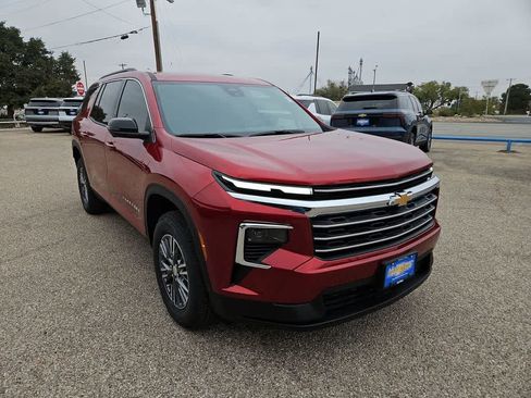 Used 2026 Chevrolet Traverse LT w/ Driver Confidence Package FWD image 2