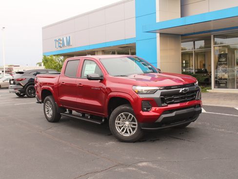 New 2026 Chevrolet Colorado LT w/ LT Convenience Package AWD/4WD image 2