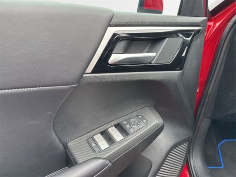 New 2025 Mitsubishi Outlander SE image 24