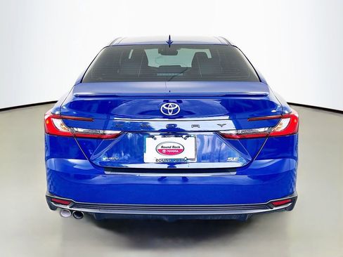 Used 2025 Toyota Camry SE w/ Convenience Package image 6