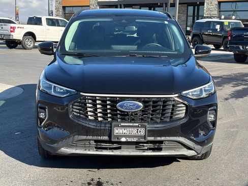 Used 2023 Ford Escape Platinum image 2