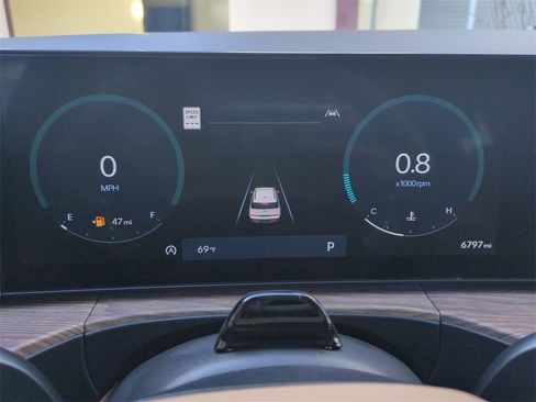 Used 2025 Hyundai Santa Fe Limited image 36