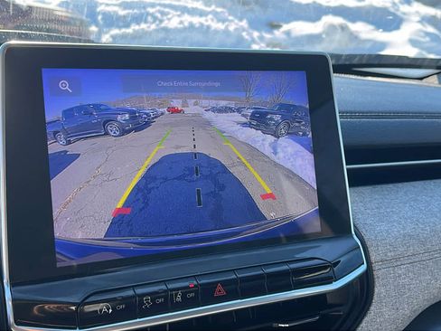 Used 2022 Jeep Compass Latitude image 17