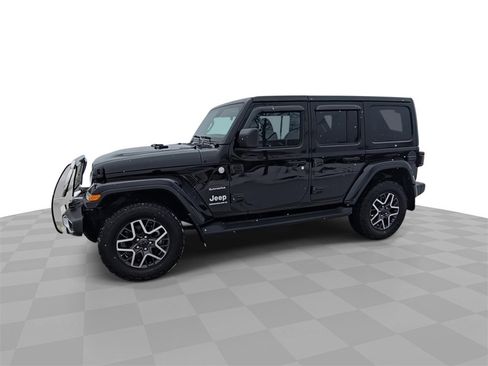 Used 2024 Jeep Wrangler Sahara image 4
