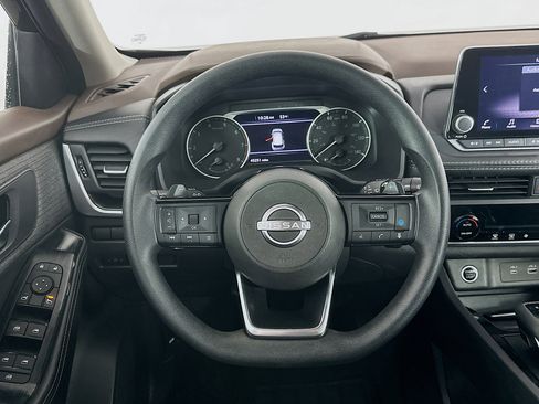 Used 2023 Nissan Rogue SV image 18