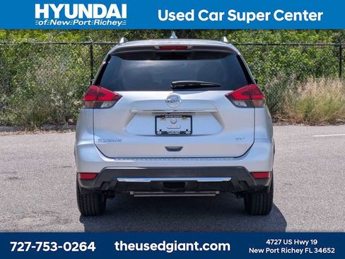 Used 2018 Nissan Rogue SV w/ Premium Package FWD image 4