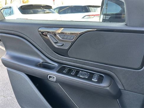 Certified 2024 Lincoln Aviator Premiere w/ Premium Package image 30