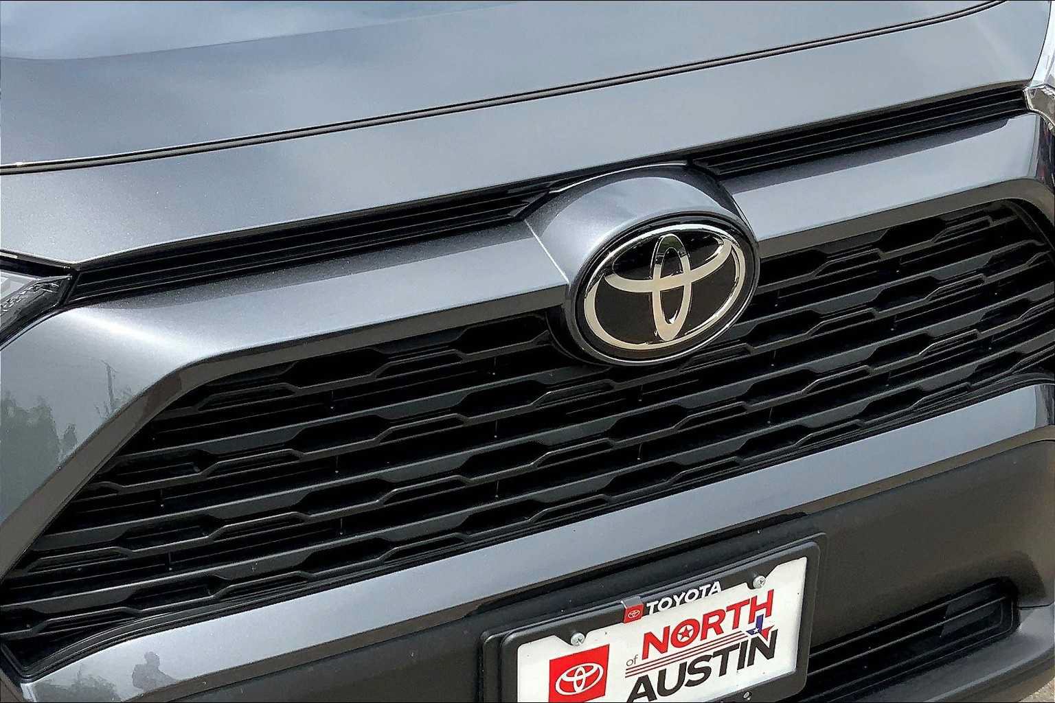 Used 2025 Toyota RAV4 LE AWD/4WD image 29