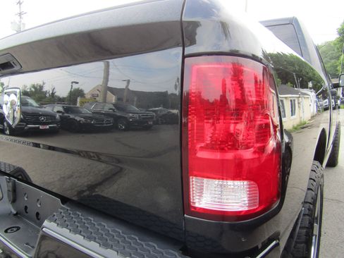 Used 2017 RAM 1500 Express AWD/4WD image 9