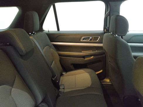 Used 2016 Ford Explorer XLT image 19