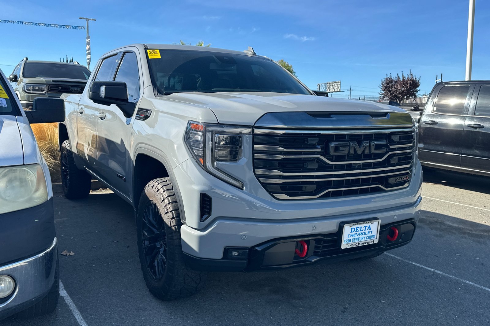 Used 2024 GMC Sierra 1500 AT4 w/ AT4 Preferred Package AWD/4WD image 2