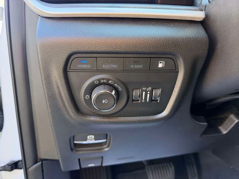Used 2023 Jeep Grand Cherokee 4WD 4xe image 17