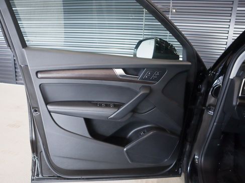 Used 2022 Audi Q5 Premium Plus image 25