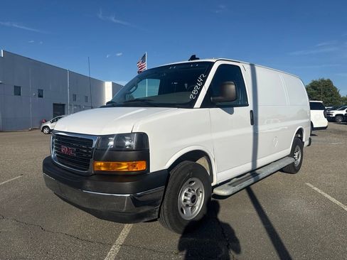 Used 2024 GMC Savana 2500 w/ Driver Convenience Package RWD image 3