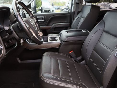 Used 2019 GMC Sierra 2500 Denali w/ Duramax Plus Package AWD/4WD image 22