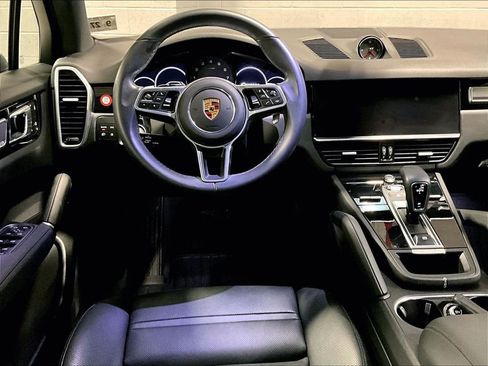 Certified 2023 Porsche Cayenne Platinum Edition image 11