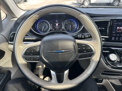 Used 2020 Chrysler Pacifica Limited FWD image 29
