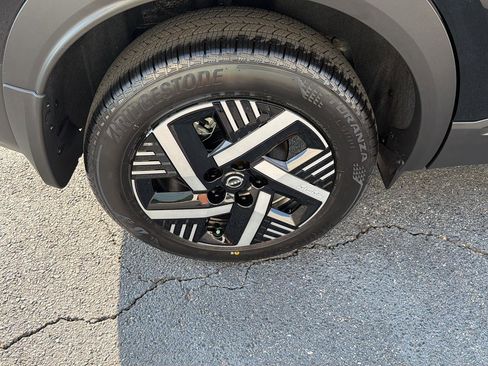 Used 2026 Nissan Kicks SV w/ SV Premium Package FWD image 38