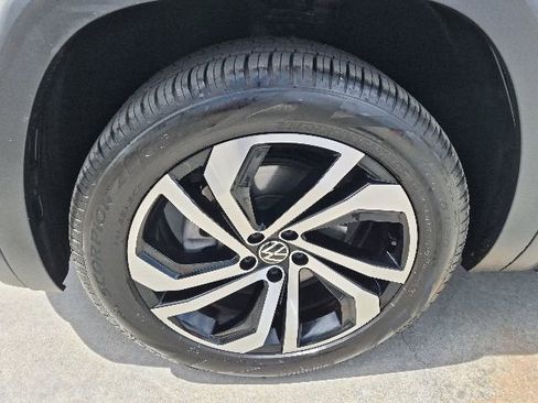 Used 2023 Volkswagen Atlas SEL AWD/4WD image 5