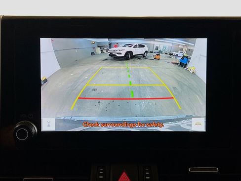 Used 2023 Toyota RAV4 XLE Premium image 9