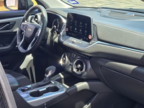 Used 2025 Chevrolet Blazer LT FWD image 9