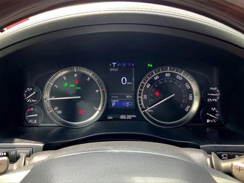 Used 2021 Lexus LX 570 4WD w/ 3rd Row & Luxury Pkg image 17