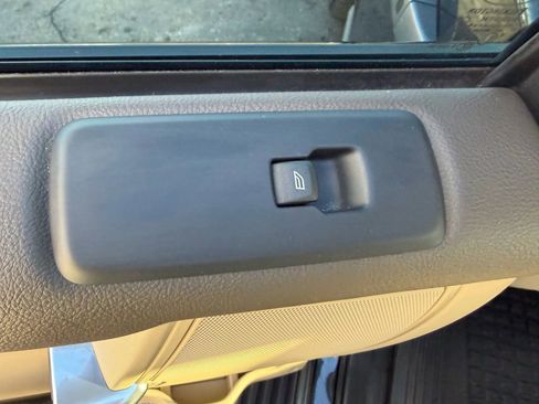 Used 2016 Land Rover LR4 HSE Silver Edition image 26