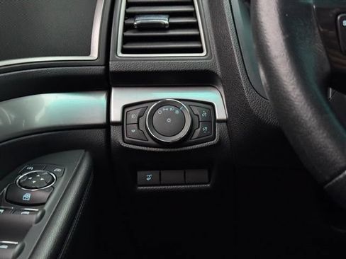 Used 2016 Ford Explorer XLT w/ Equipment Group 202A FWD image 33