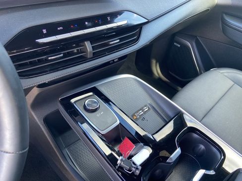 Used 2025 Buick Enclave Preferred w/ Power Package image 39