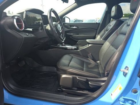 Used 2024 Chevrolet Trax RS w/ Sunroof Package FWD image 17