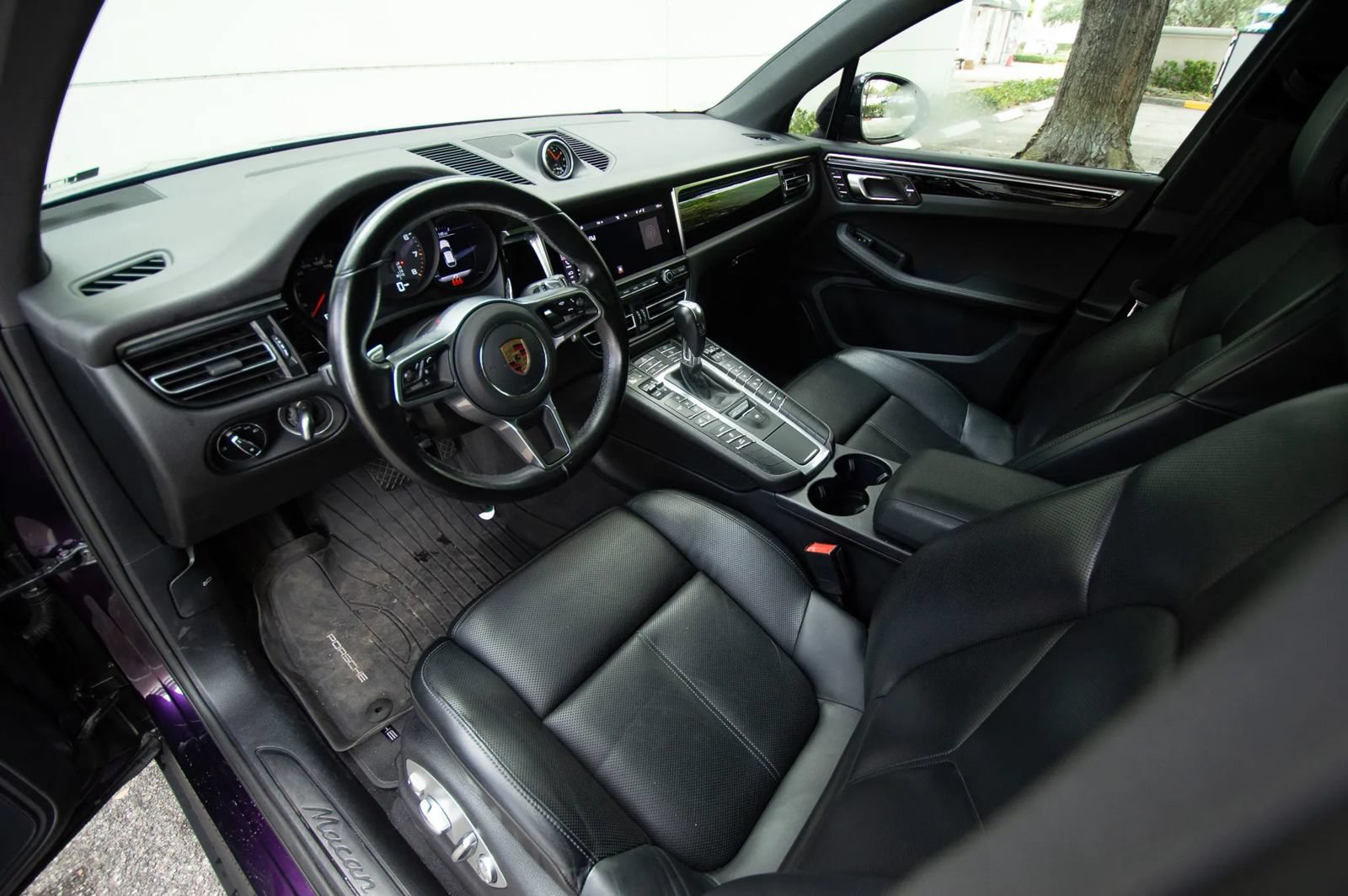 Used 2021 Porsche Macan w/ Premium Package Plus AWD/4WD image 36