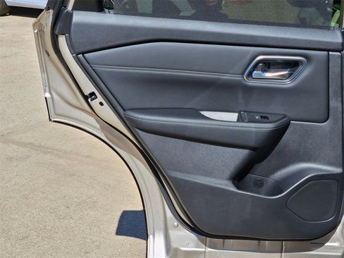 New 2026 Nissan Rogue Platinum image 16