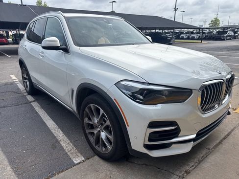 Used 2022 BMW X5 xDrive40i w/ Premium Package image 2