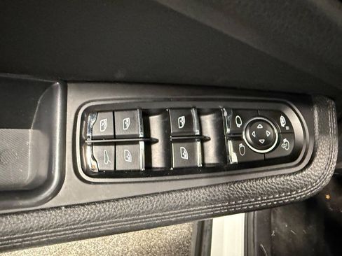 Used 2018 Porsche Macan AWD/4WD image 23