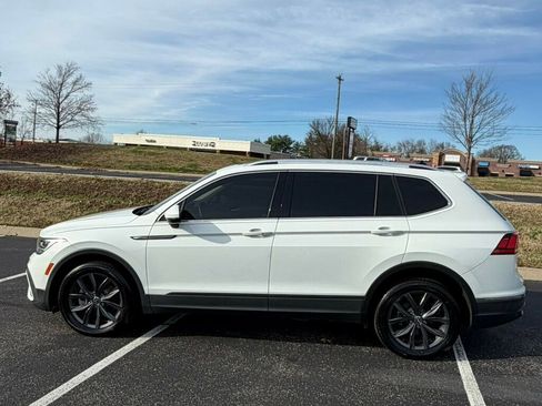 Used 2022 Volkswagen Tiguan SE w/ Panoramic Sunroof Package image 7