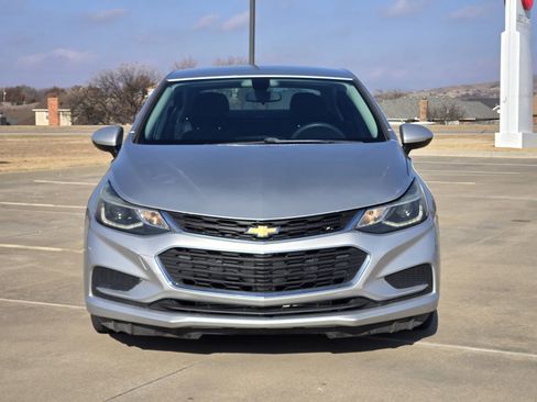Used 2017 Chevrolet Cruze LT image 6