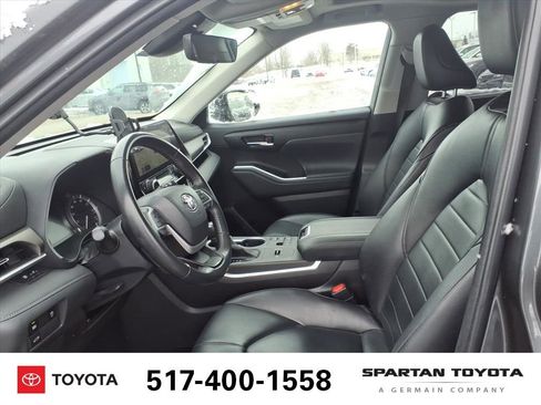 Used 2023 Toyota Highlander XLE image 13