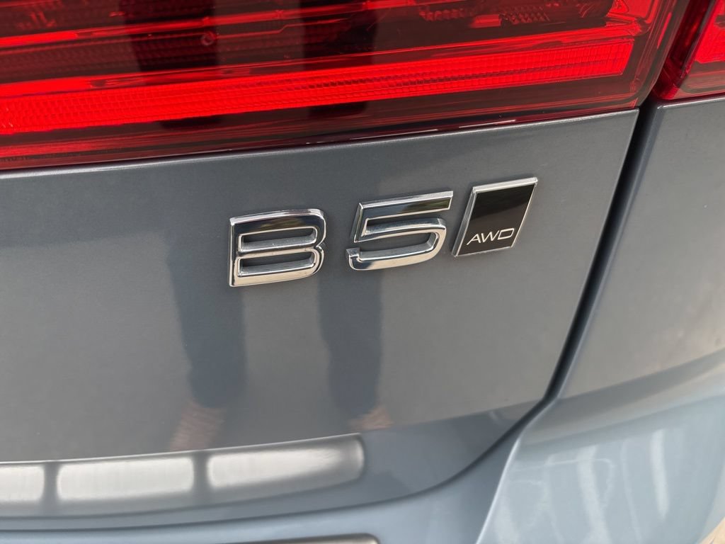 Certified 2023 Volvo XC60 B5 Plus w/ Climate Package AWD/4WD image 9
