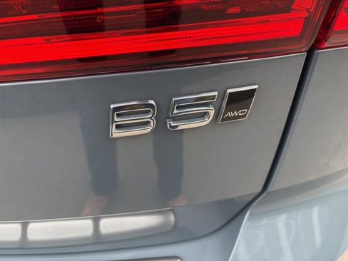 Certified 2023 Volvo XC60 B5 Plus w/ Climate Package AWD/4WD image 9