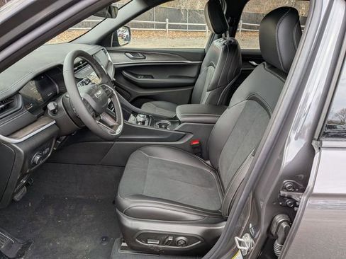 New 2026 Jeep Grand Cherokee Laredo image 9