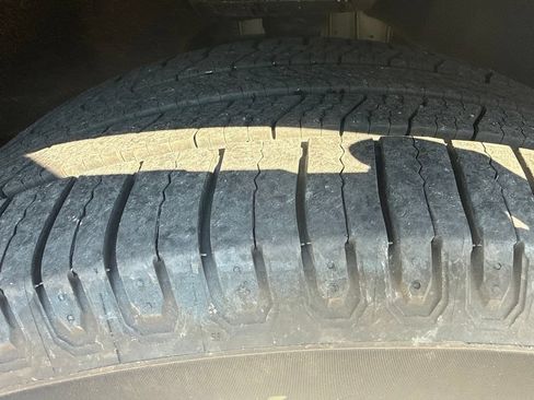Used 2023 Ford Explorer XLT w/ Equipment Group 202A AWD/4WD image 2