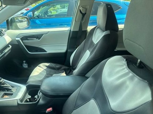 Used 2019 Toyota RAV4 XLE FWD image 7