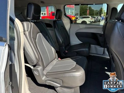 Used 2023 Chrysler Pacifica Touring-L AWD/4WD image 23