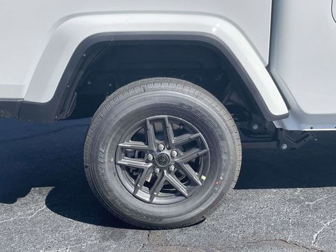 New 2025 Jeep Gladiator Sport image 38