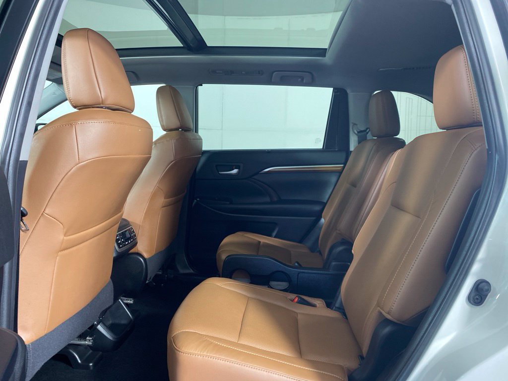 Used 2019 Toyota Highlander Limited Platinum AWD/4WD image 12