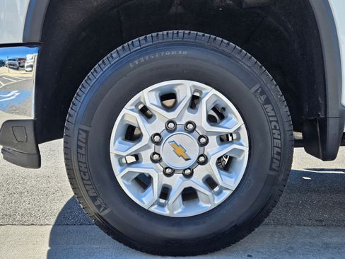 Used 2024 Chevrolet Silverado 3500 LT w/ Convenience Package AWD/4WD image 14