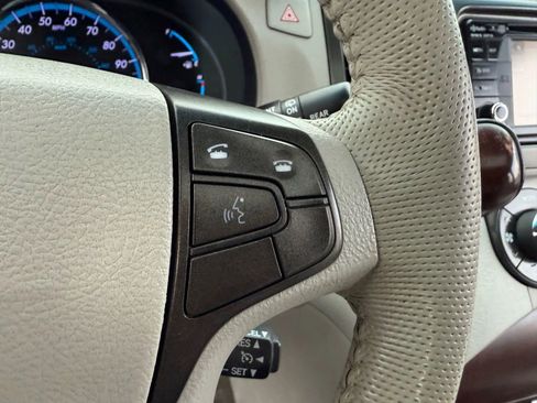 Used 2013 Toyota Sienna XLE image 23