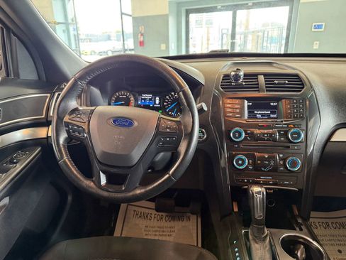 Used 2017 Ford Explorer XLT FWD image 15