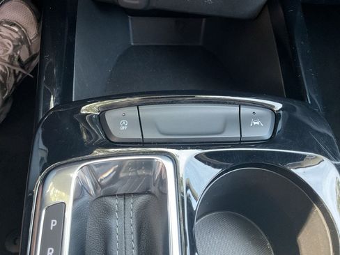 Used 2025 Chevrolet Trax LT w/ LT Convenience Package FWD image 20